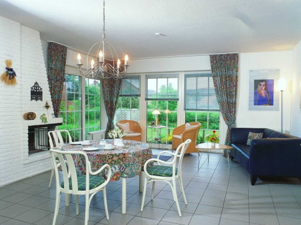 Wohnraum mit Blick zum Garten