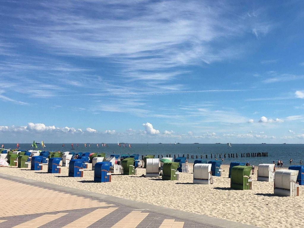 Auszeit am Südstrand: Mehr Friesische Karibik geht nicht! Nur wenige Schritte trennen Sie vom herrlichen Südstrand. Genießen Sie das Strandleben, kilometerlange Spaziergänge auf der Promenade, im Watt oder an der Wasserkante - alles direkt vor der Haustüre!