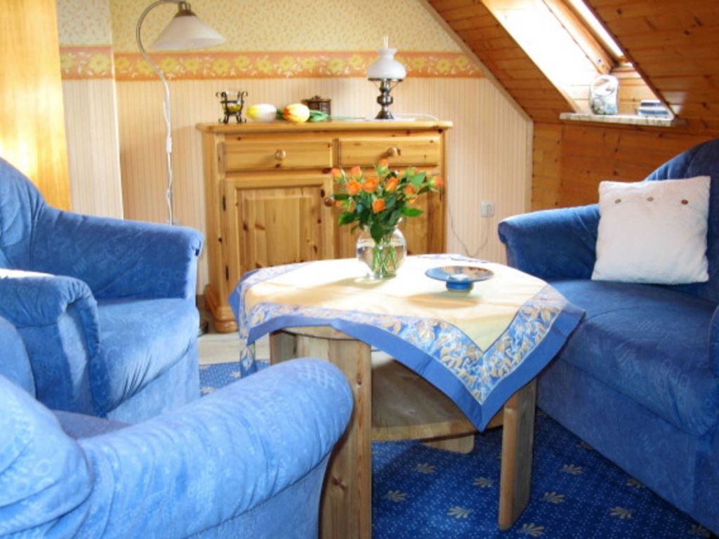 Wohn-/Schlafzimmer und Sitzecke