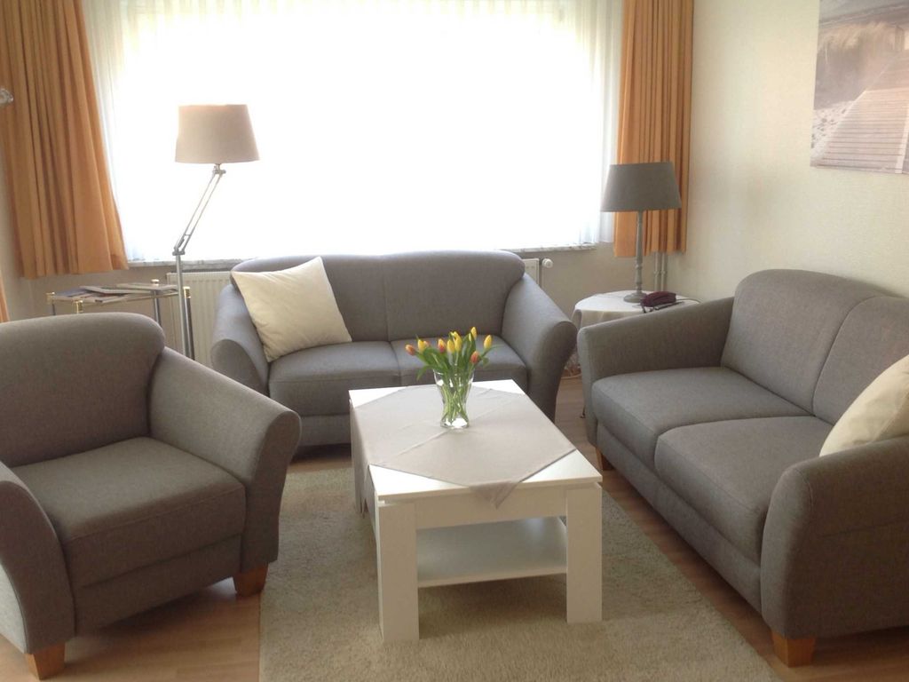 Wohnzimmer mit ausreichend Platz für sechs Personen
