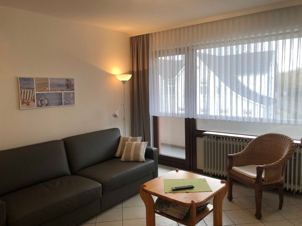 Wohnzimmer mit Schlafcouch (einzeln ausklappbar)