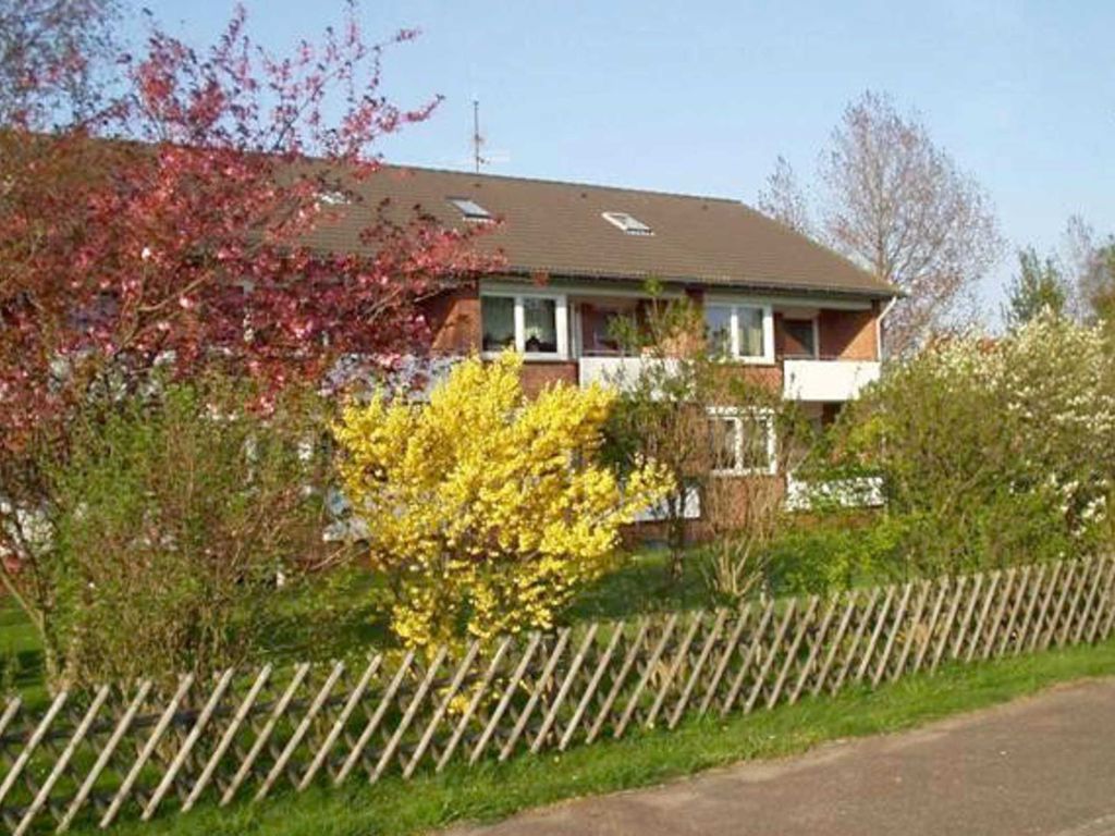 Die Ferienwohnung liegt im 1. Stock (oben rechts außen). ###br###Saisonstrandkorb am Südstrand inclusive.