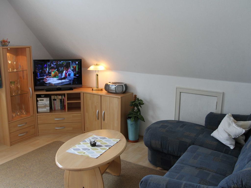 Das Wohnzimmer mit Ausgang zur Terrasse