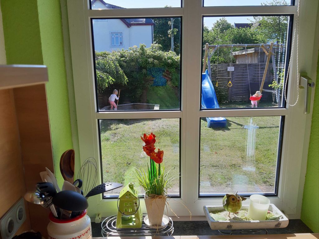 Blick aus dem Küchenfenster in den Garten