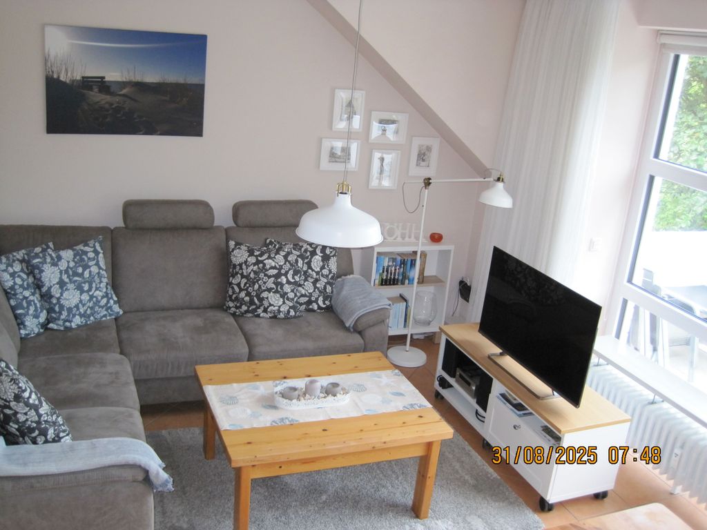 Sitzecke im Wohnbereich mit TV, Radio, Telefon