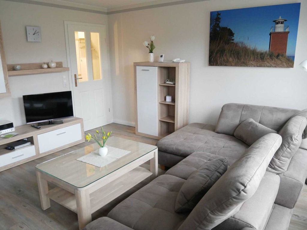 Wohnzimmer mit Fernseher und Internetradio