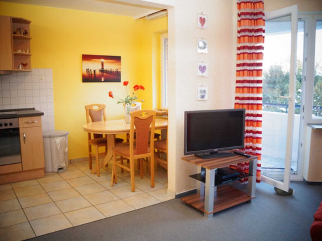 Ihr Flachbildfernseher und DVD-Player für entspannende Abende.