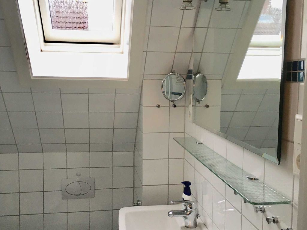 Das moderne Duschbad mit Außenfenster