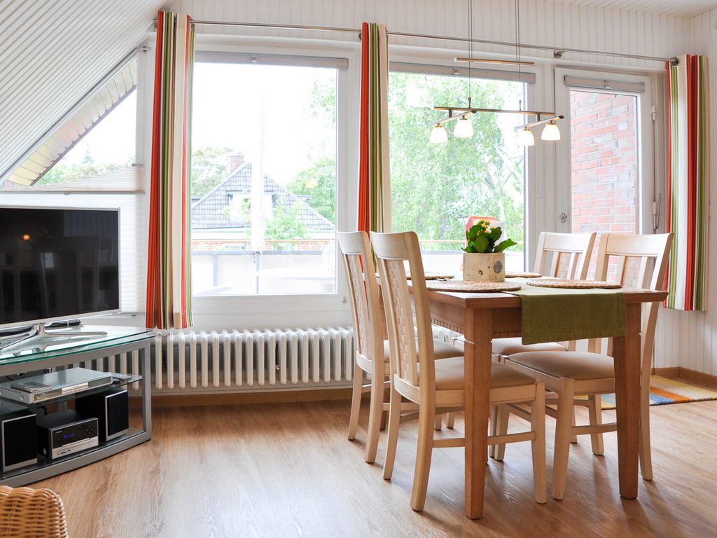Wohnraum mit Esstisch