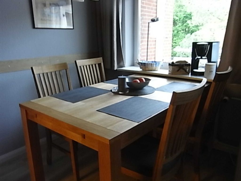 In der schönen Küche lässt es sich gut kochen, klönen oder auch spielen