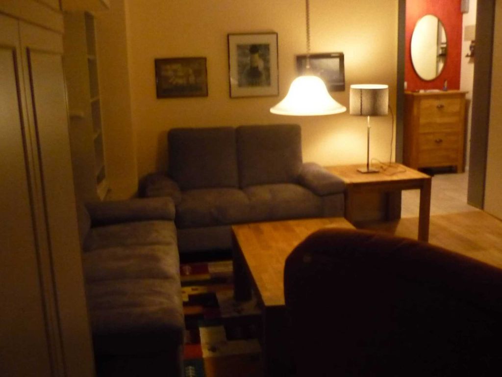 Die Schrankwand links im Bild können Sie bei Bedarf zu einem Doppelbett umbauen. Sie muß dazu lediglich herausgeklappt werden.