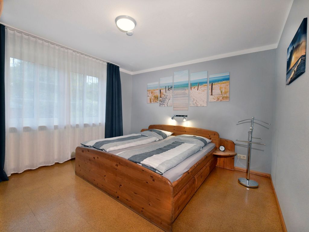 Schlafzimmer 1