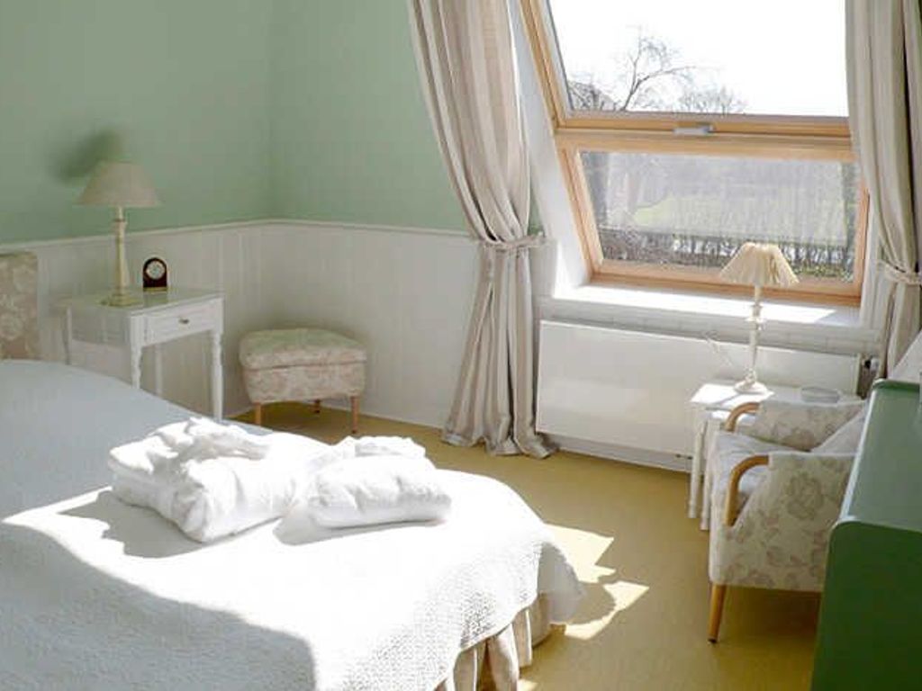In diesem Schlafzimmer finden Sie Ruhe und Geborgenheit