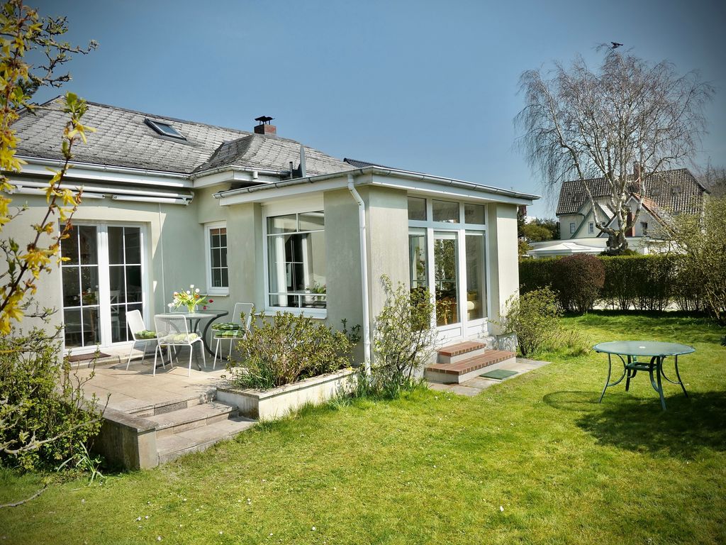 Rückseite des Hauses mit Veranda ,Terrasse und Garten