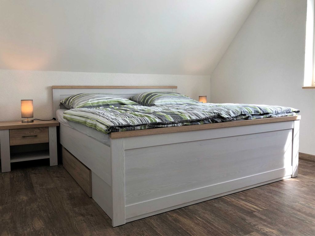 Schlafzimmer mit Doppelbett