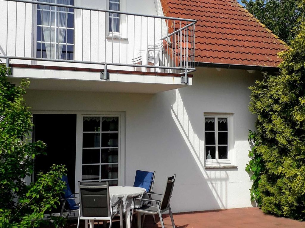 Außenansicht mit Terrasse