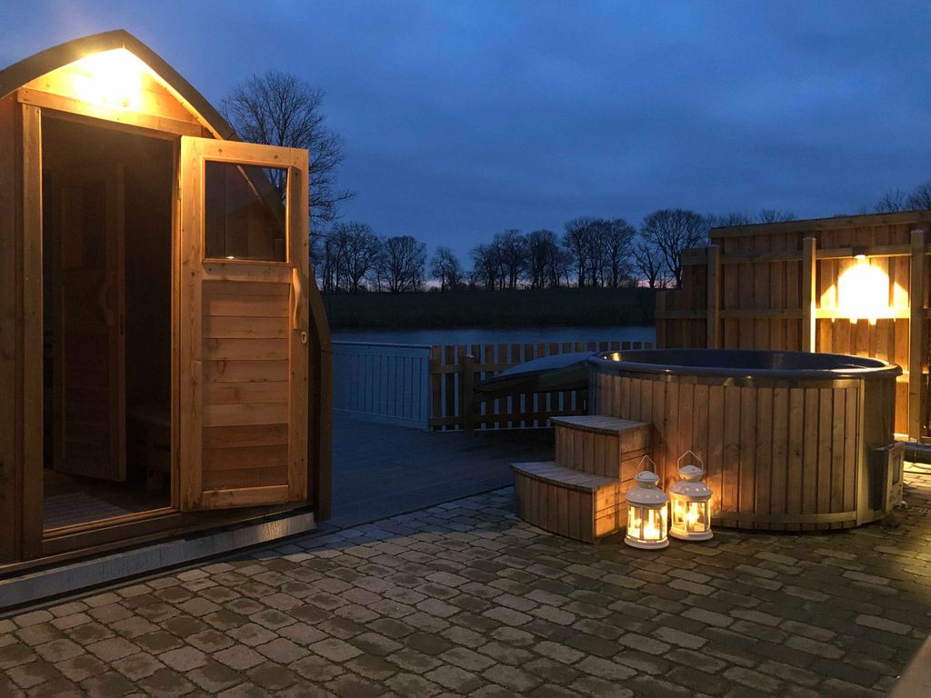Outdoor Wellness bei Kerzenschein