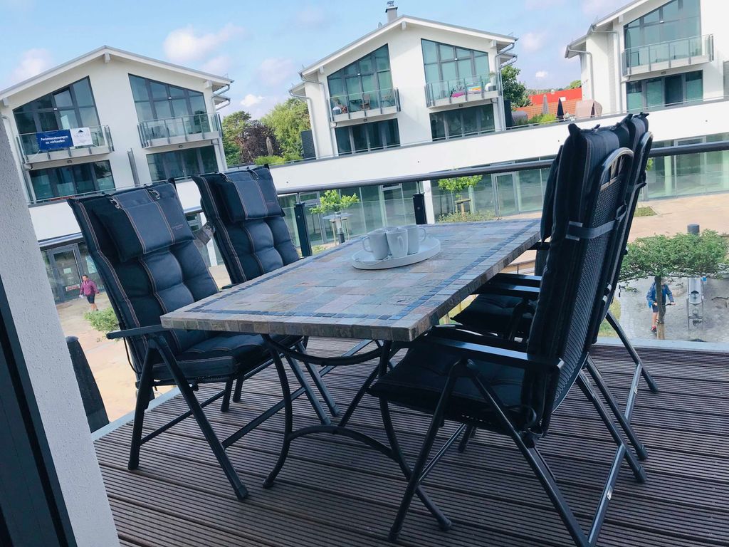 Balkon mit Gartenmöbeln
