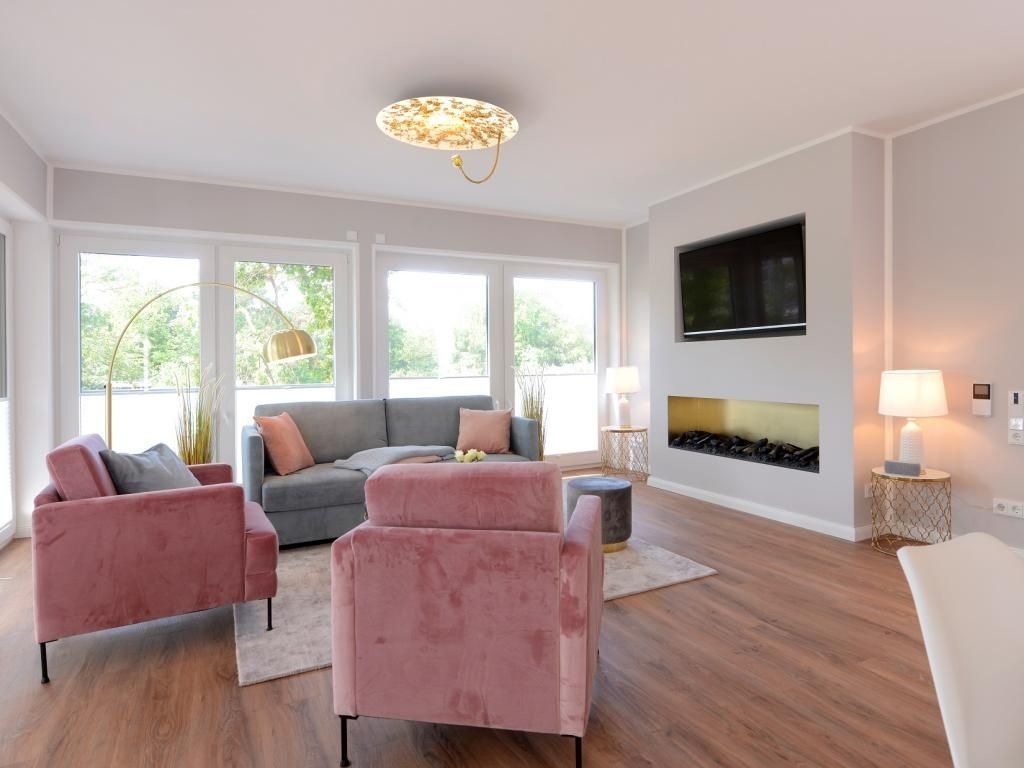 Strandvilla Gezeiten App. Goldrichtig-Wohnzimmer mit Elektrokamin