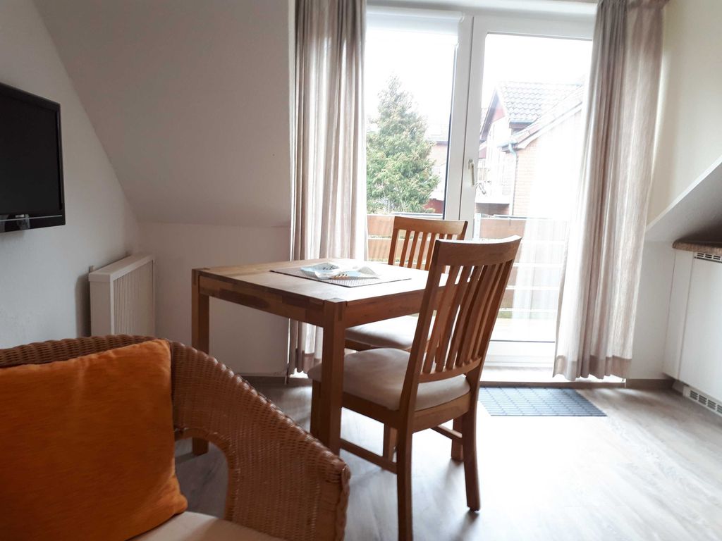 Ausgang zum sonnigen Balkon zur Südseite