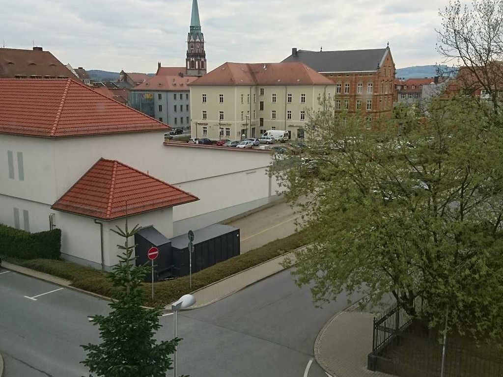 Sicht aus dem Wohnzimmer auf den LIDL Parkplatz