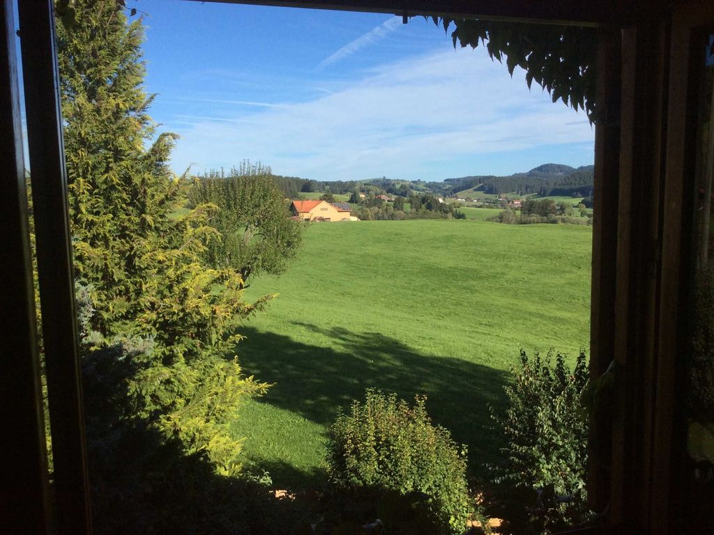 Ausblick aus dem Giebelfenster nach Osten