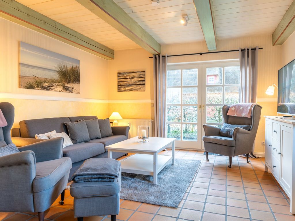 Weiterer Wohnbereich mit Flat-TV