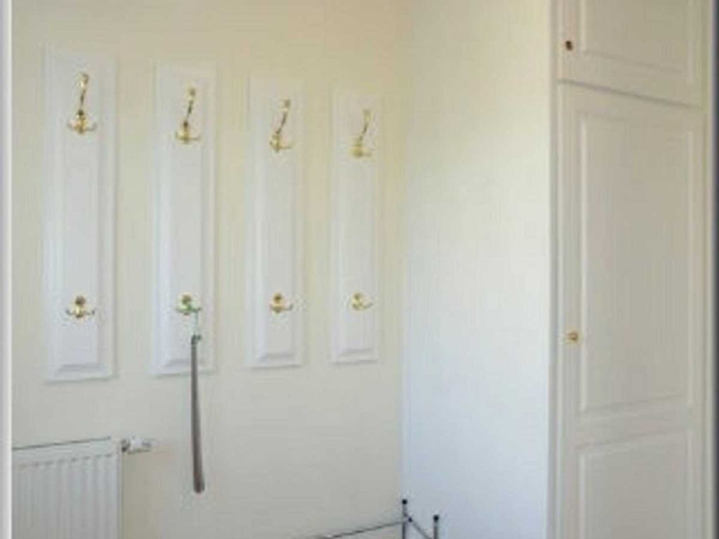 Freundlicher Eingangsbereich mit Garderobe