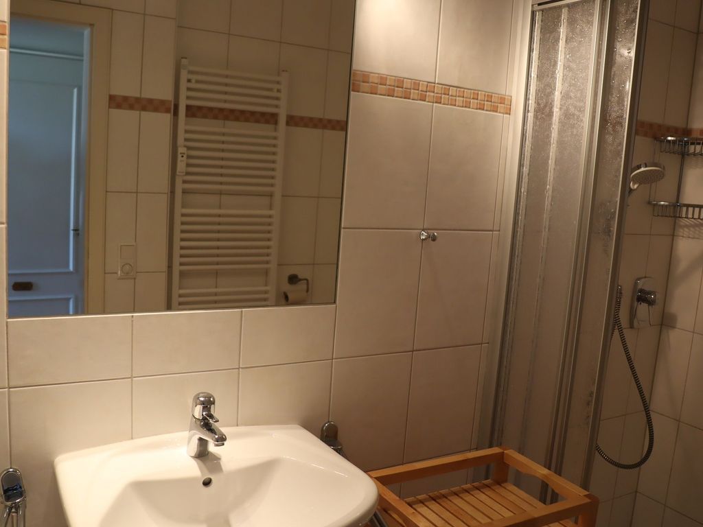 Blick in das Duschbad/WC im Dachgeschoss