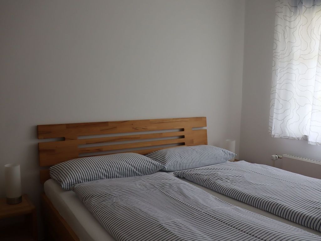 Schlafzimmer mit Doppelbett