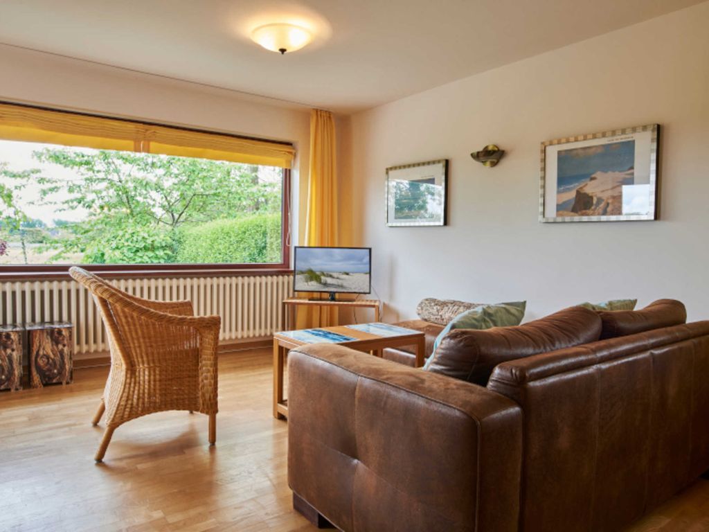 Gemütlicher Wohnzimmerbereich mit Flat-TV