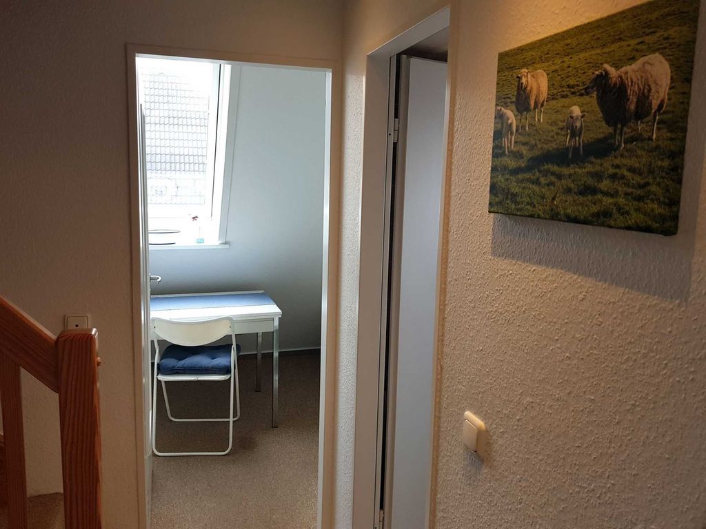 Schöne,helle Ferienwohnung für 3 Personen mit oder ohne Hund in St. Peter Dorf mit Strandkorb  in Top Lage, zentral und  ruhig.