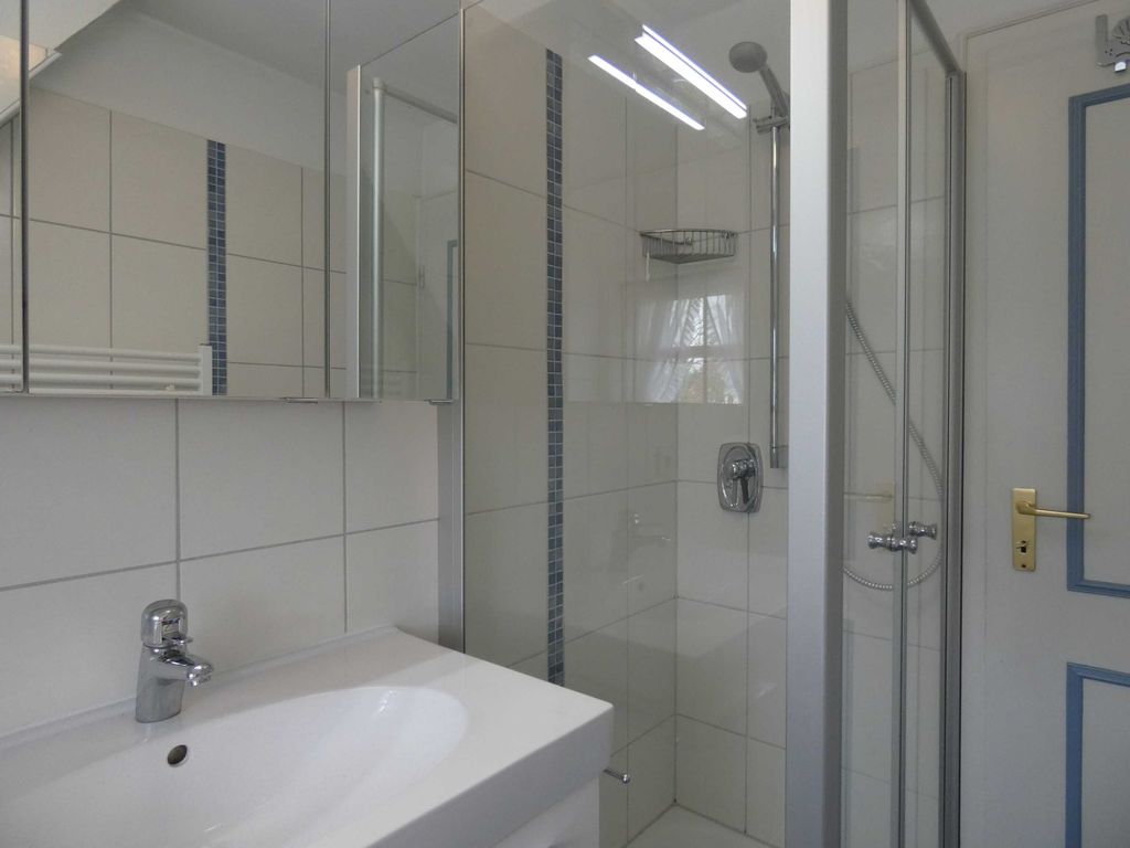 Badezimmer mit Dusche