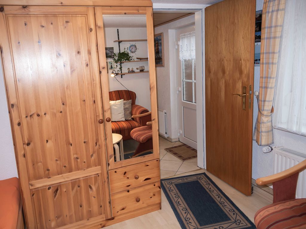 Kleiderschrank mit Spiegel