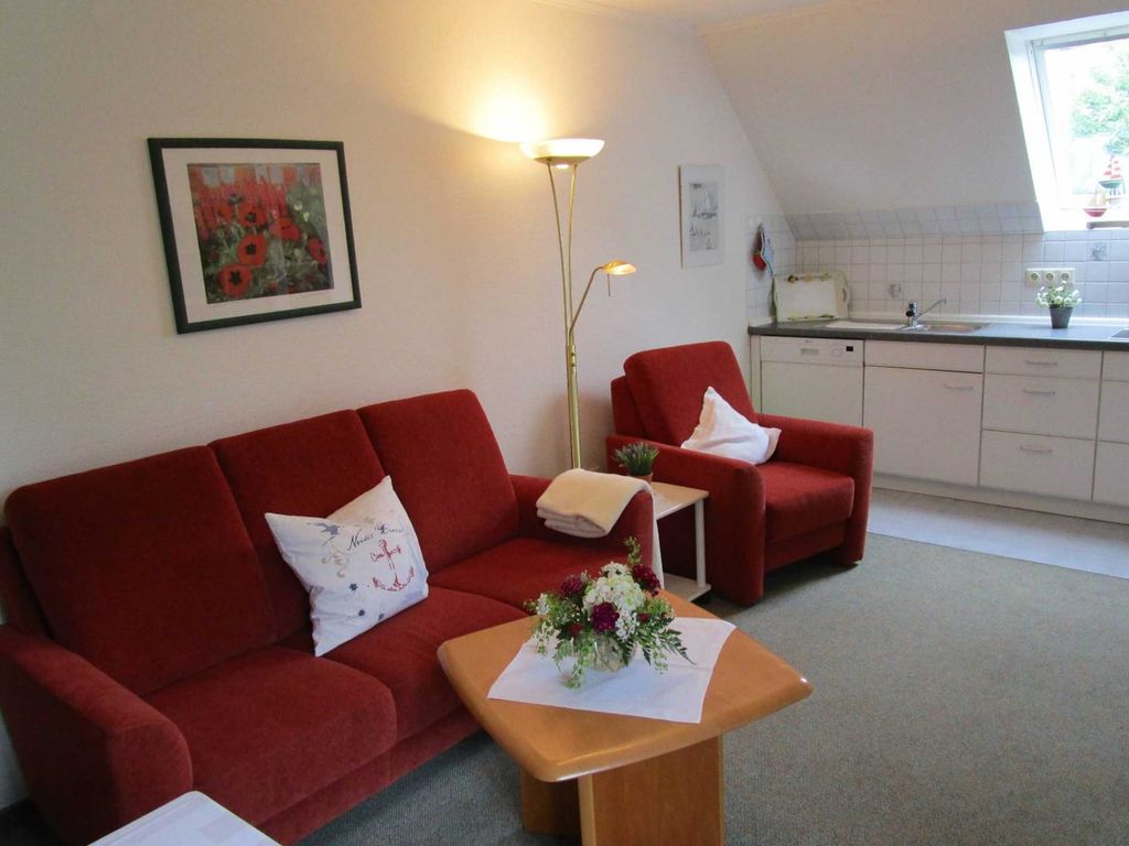 Wohnzimmer mit Küchenzeile und Eßplatz
