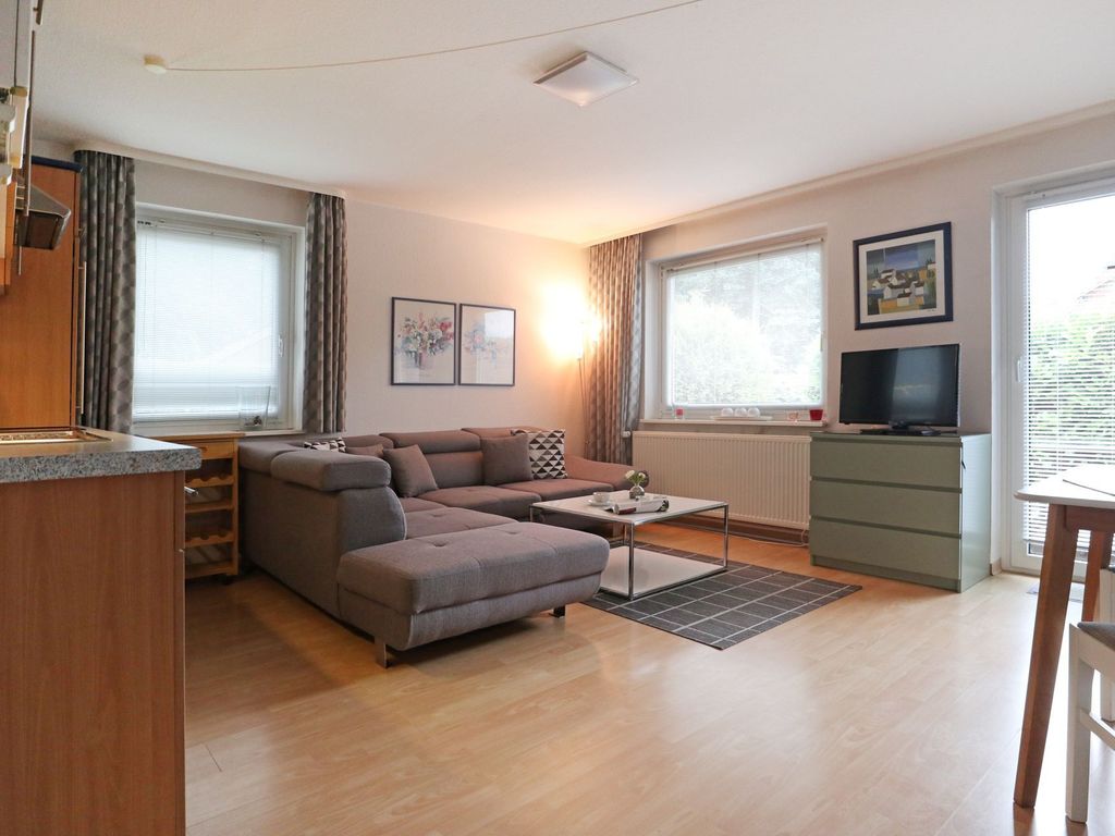 Urlauberdorf 21a - Blick auf den offenen Wohnbereich mit TV