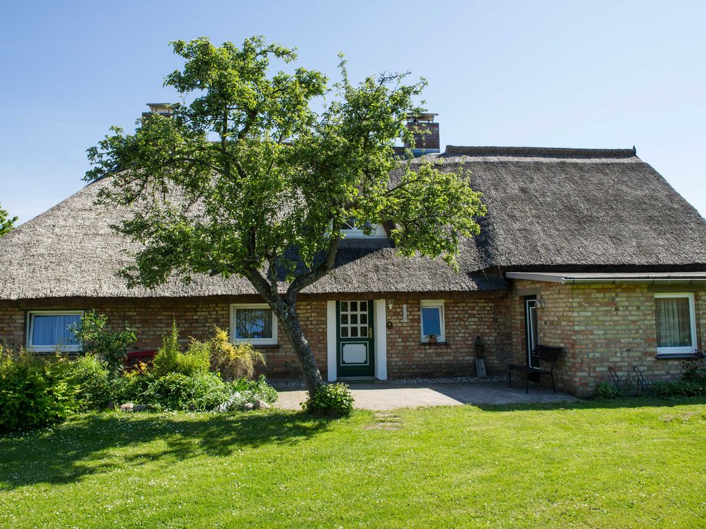 Ferienhaus Augustin am Heideweg mit Reetdach und Kamin
