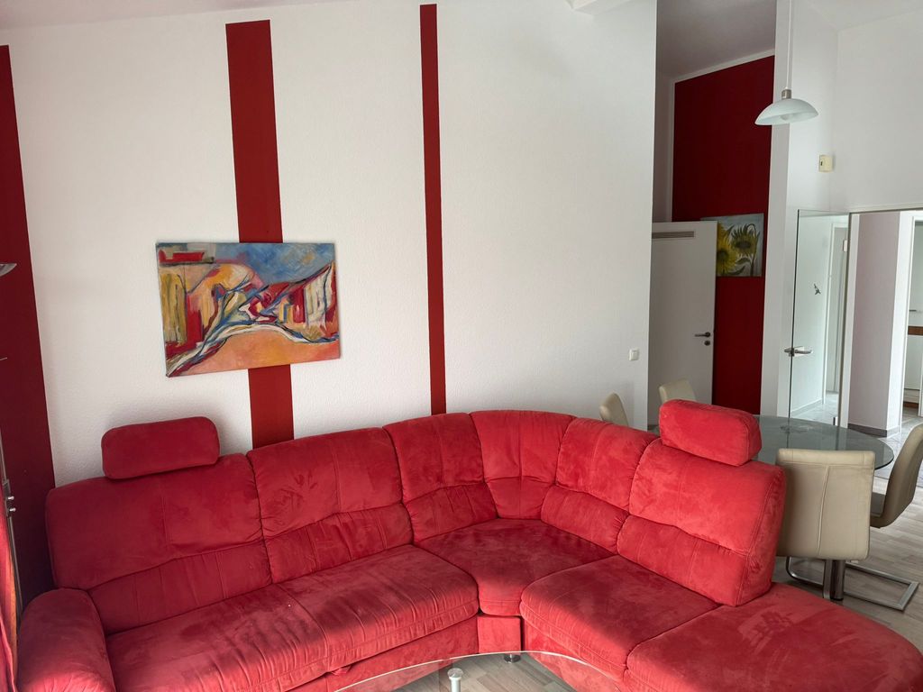 Wohnzimmer mit Balkon