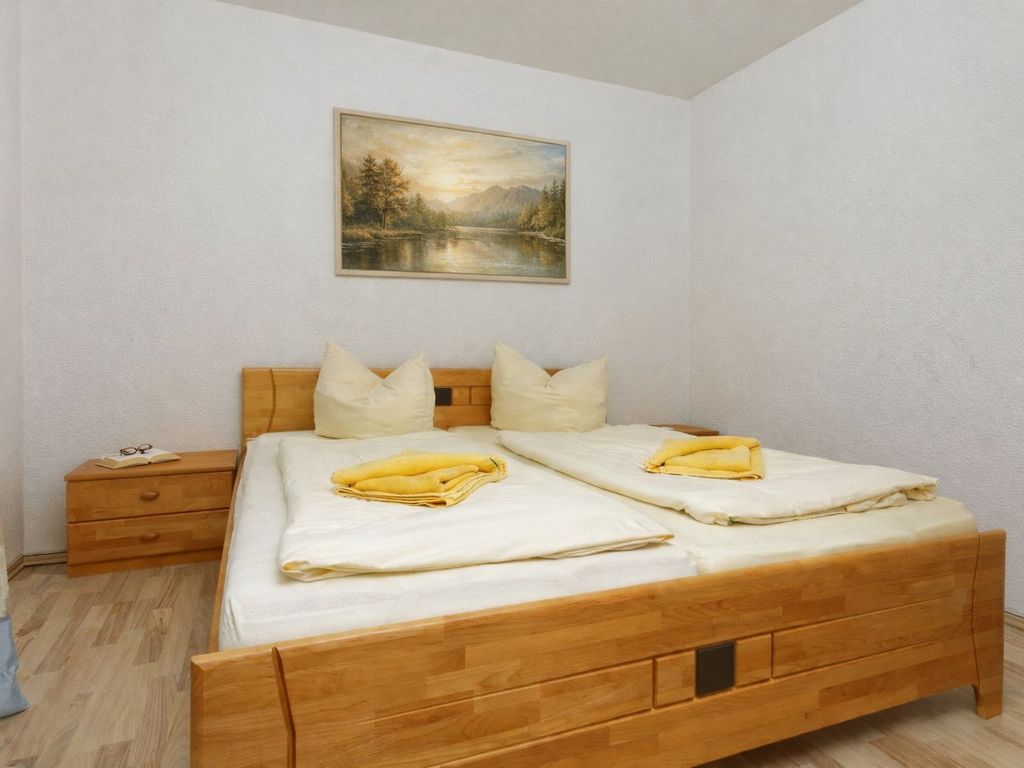 Schlafzimmer mit Doppelbett