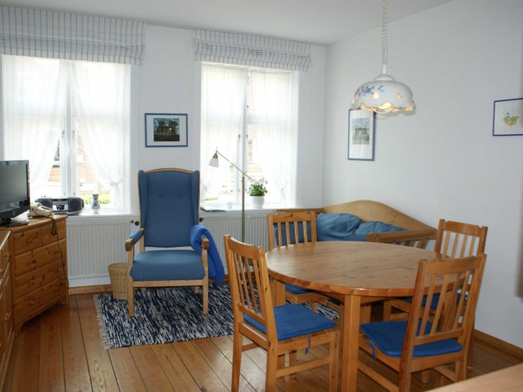 Wohnzimmer - rustikal und gemütlich eingerichtet, Flachbild-TV
