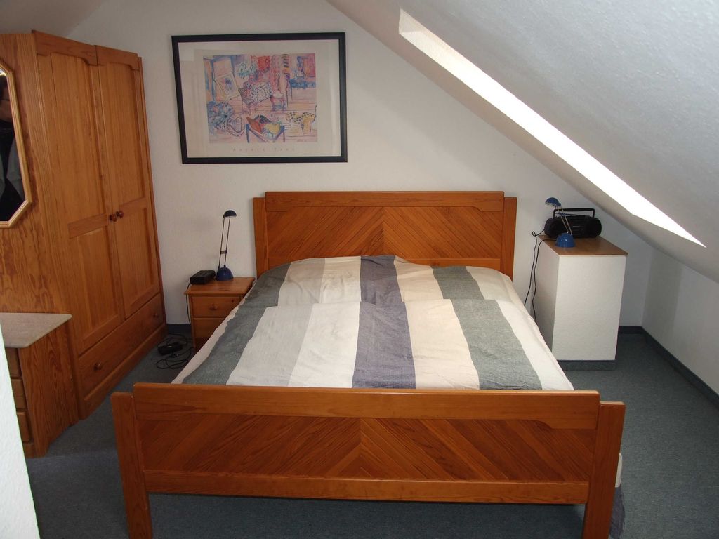 Schlafraum mit Doppelbett im Dachgeschoss