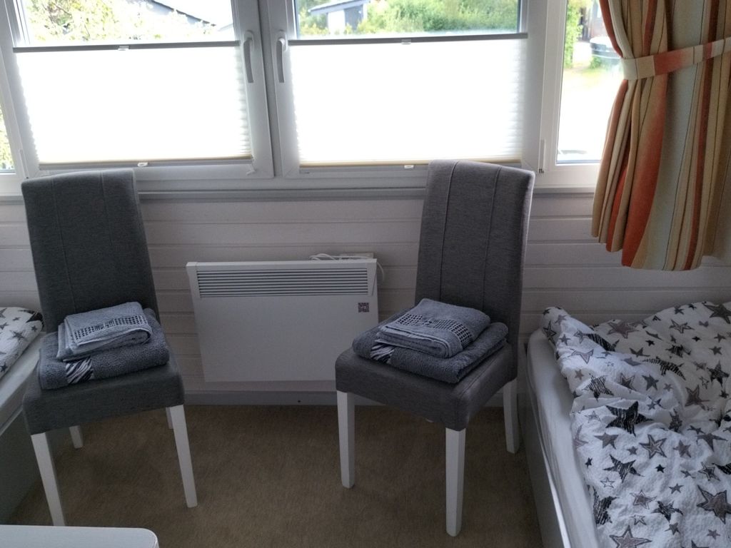 Schlafzimmer mit zwei Einzelbetten