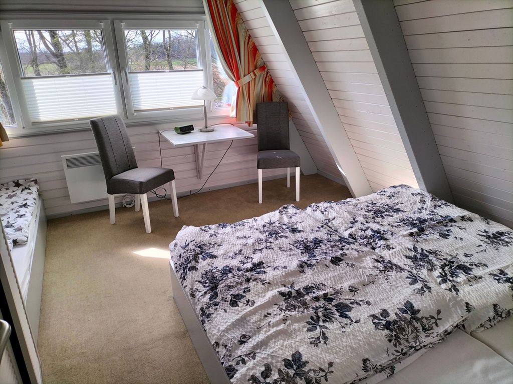 Schlafzimmer mit Doppelbett