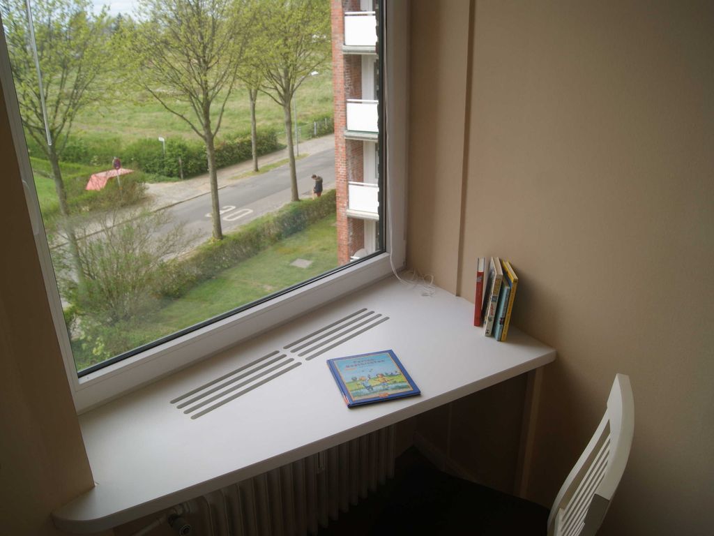 Kinderzimmer. Der Fensterplatz mit Blick auf`s Meer.