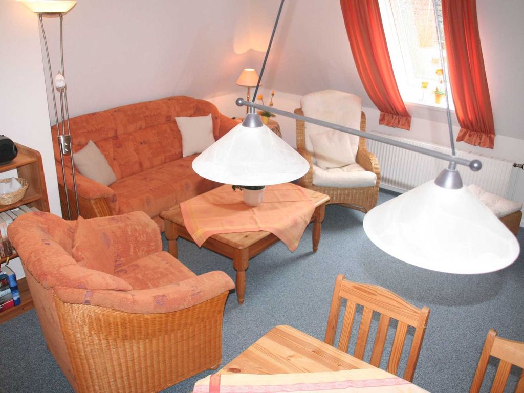 das gemütliche Wohnzimmer mit Essecke