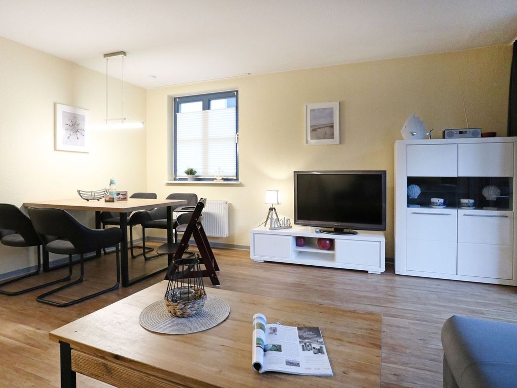 Papillon Whg. 11/1 - Blick vom Sofa auf den Essbereich und den TV