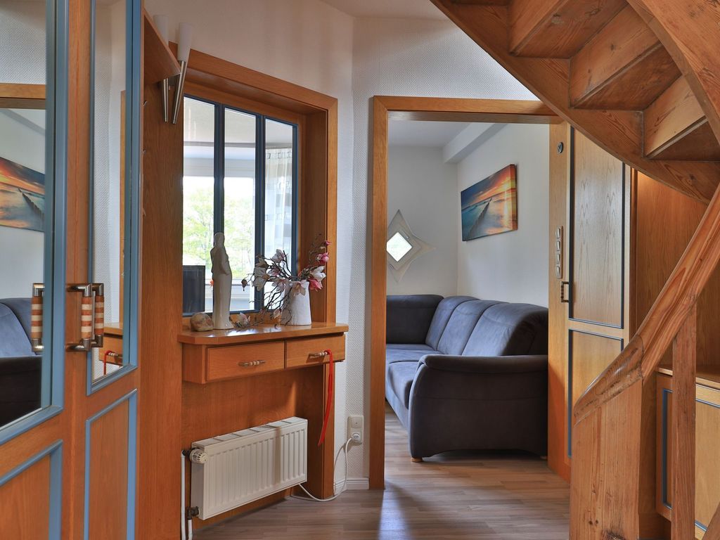 Kleines Haus am Meer - Blick auf den Flur und das Treppenhaus