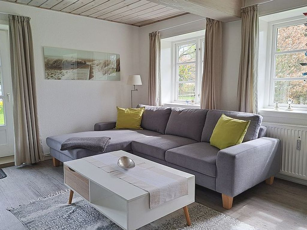 Vom Wohnzimmer gelangen Sie direkt in den Garten.
