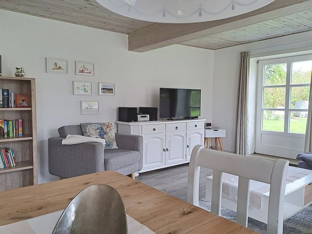 Die Wohnung besteht aus dem großen Wohn/Essbereich mit Flachbild-TV, Stereoanlage mit CD.