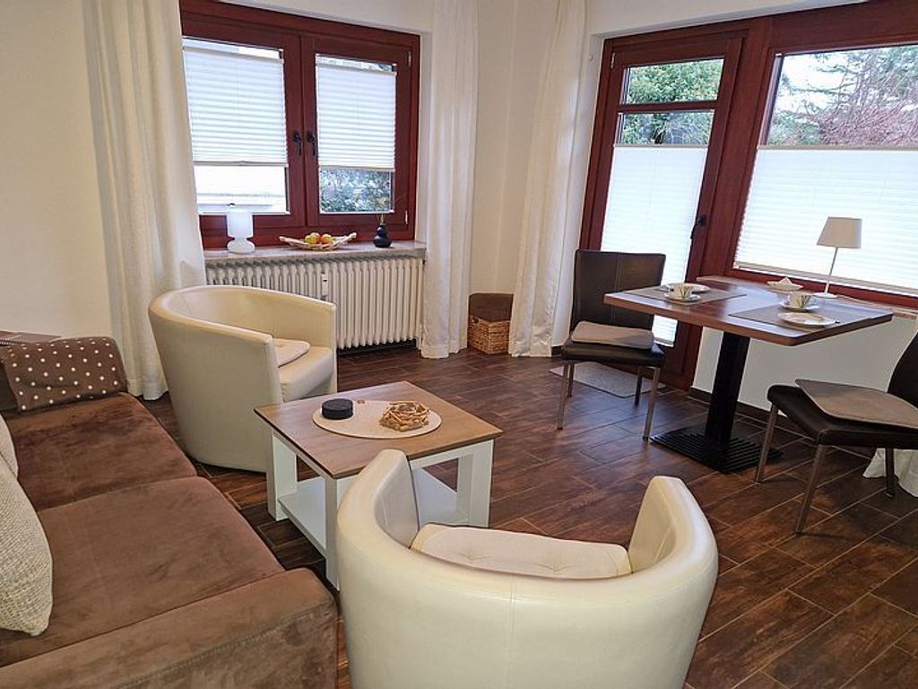 Vom Wohnzimmer haben Sie einen direkten Zugang zum Balkon.